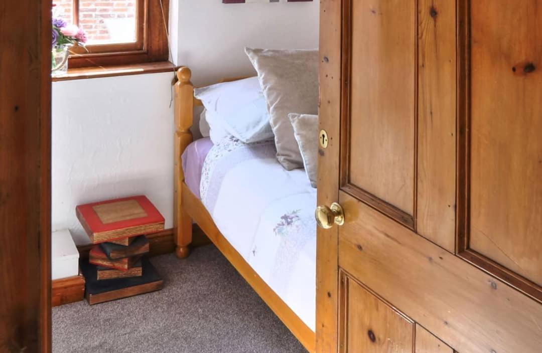 Cottages-Whitby - Bishops Cottage Уитби Екстериор снимка