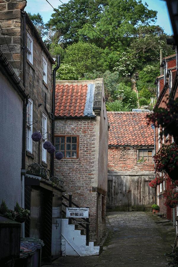 Cottages-Whitby - Bishops Cottage Уитби Екстериор снимка