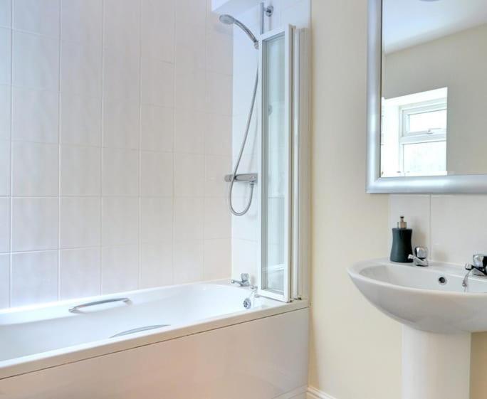 Cottages-Whitby - Bishops Cottage Уитби Екстериор снимка