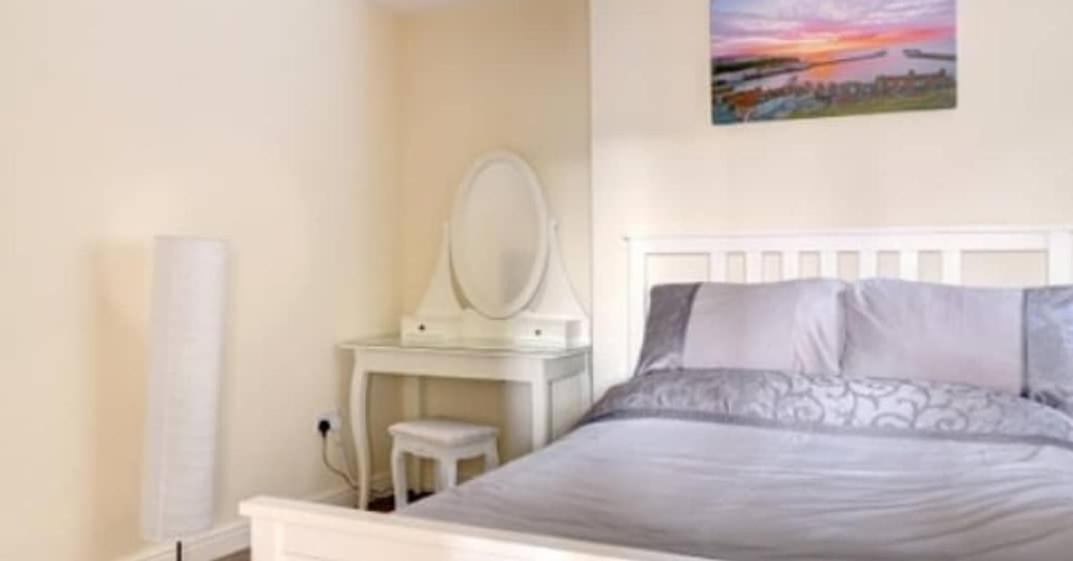 Cottages-Whitby - Bishops Cottage Уитби Екстериор снимка